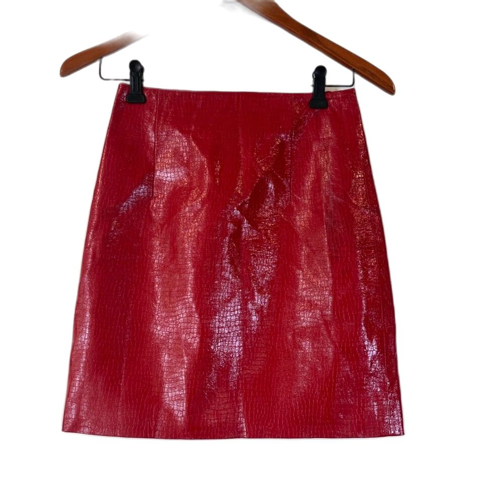 Porridge Anthropologie NEW with flaw Red Faux Snakeskin Mini Skirt XS Shiny - Picture 2 of 10
